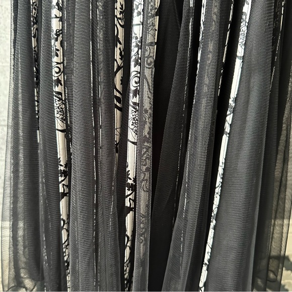 Elegant Black and White Striped Dress size 6 - Picture 6 of 7